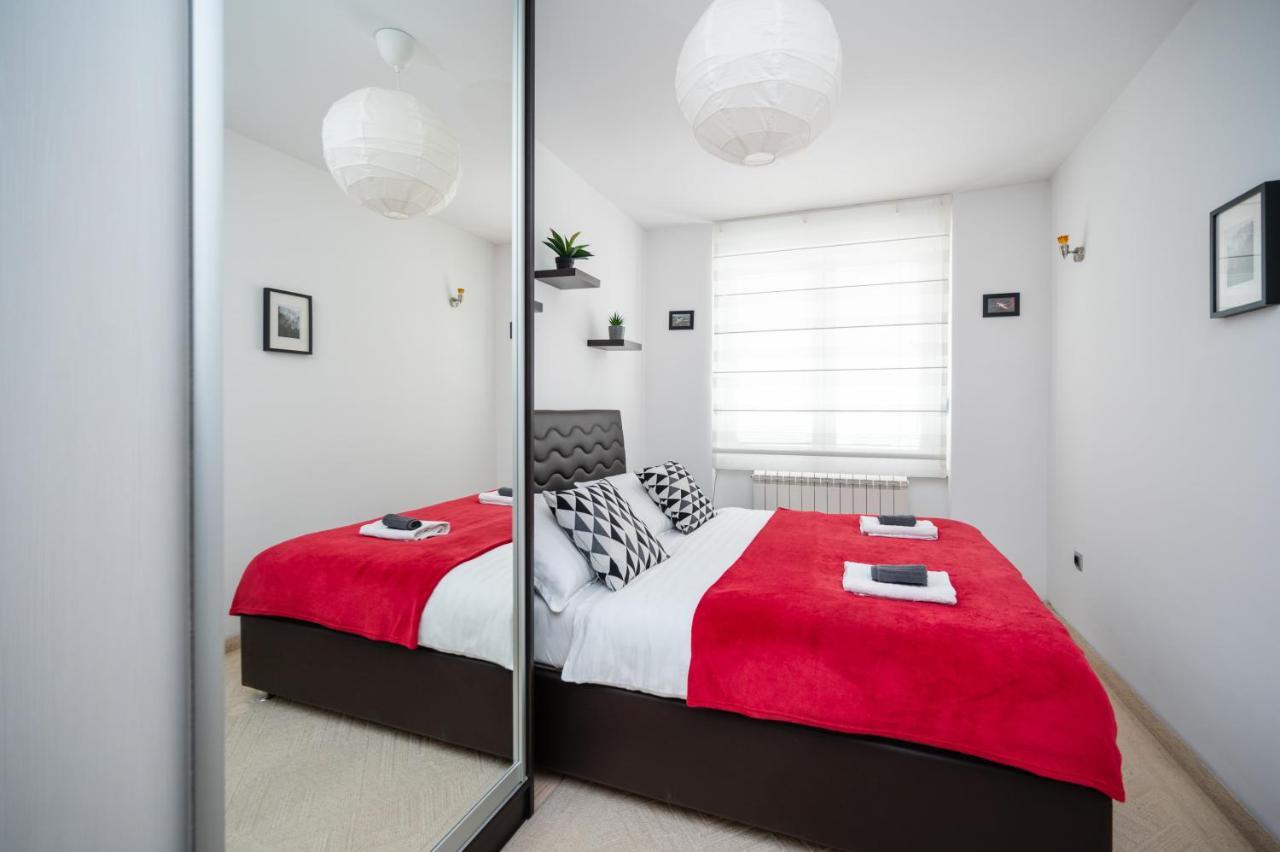 Bright 1Bdr Apartment In The City Center Сараево Экстерьер фото